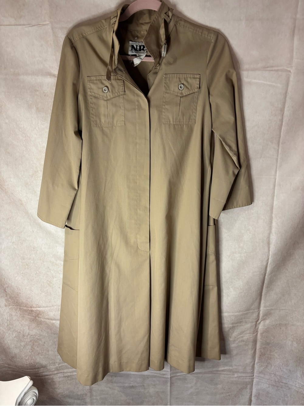 Neutral-Tan Trench Coat with Button-Flap Pockets -